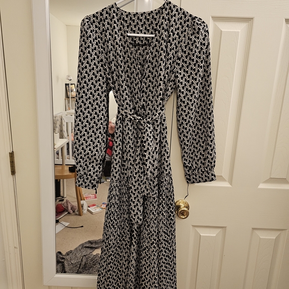 Chic Black and White Patterned Dress And More In Box - Picture 1 of 6